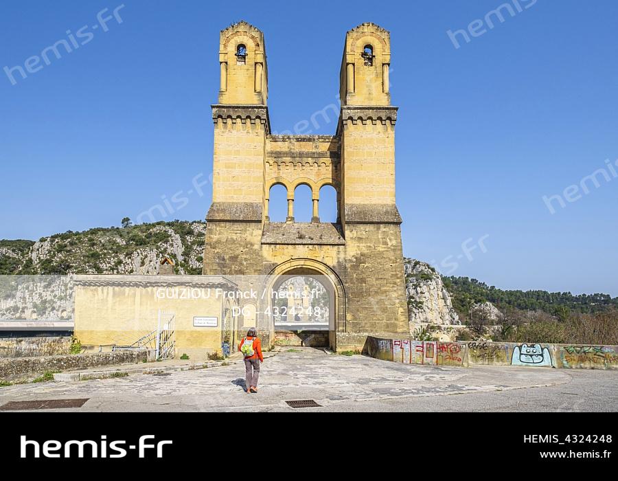 Hemis France Vaucluse Parc Naturel Regional Luberon Mirabeau Pile