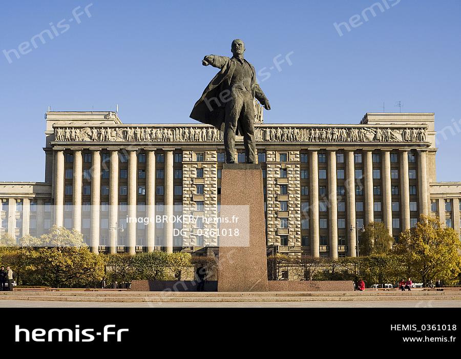 Hemis Monument Vladimir Lenine Mikhail Anikushin Place Moskovskaya Saint Petersbourg Russie