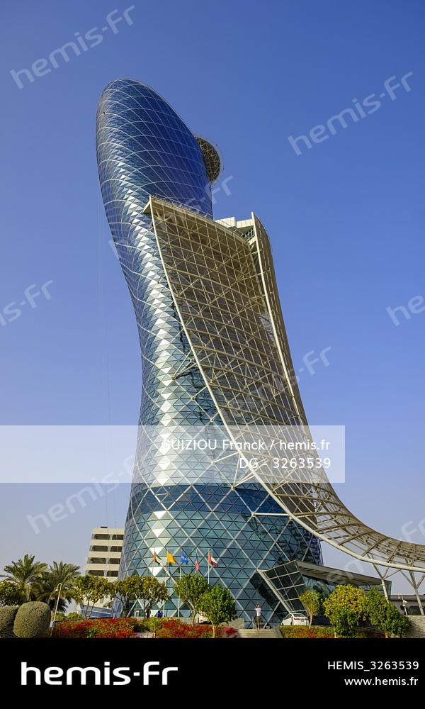 Hemis Emirats Arabes Unis Abou Dhabi Quartier Capital Centre Capital Gate Gratte Ciel Penche